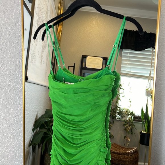 House Of CB ‘Ella’ Emerald Green Ruched Organza Mini Dress NWOT - Picture 12 of 14